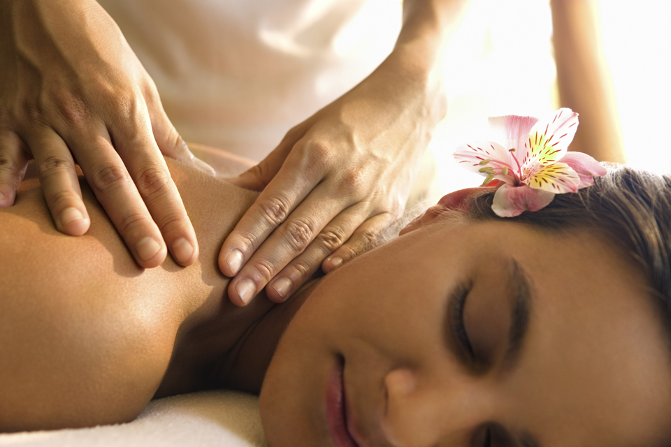 Presso il Centro Benessere Fisco KAMI potrete trovare risposte alle vostre problematiche fisiche grazie all'applicazione di massaggi terapeutici, riflessologia plantare, massaggio connettivale, massaggio miofasciale, massaggio neuro muscolare, linfodrenaggio, taping, massaggio ayurvedico, massaggio estetico, trattamenti corpo specifici ed estetica tradizionale manuale.